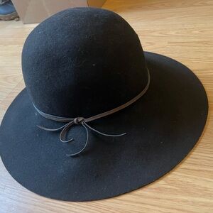 Aritzia Talula S/M Wide Brim Felt Floppy Hat - Black